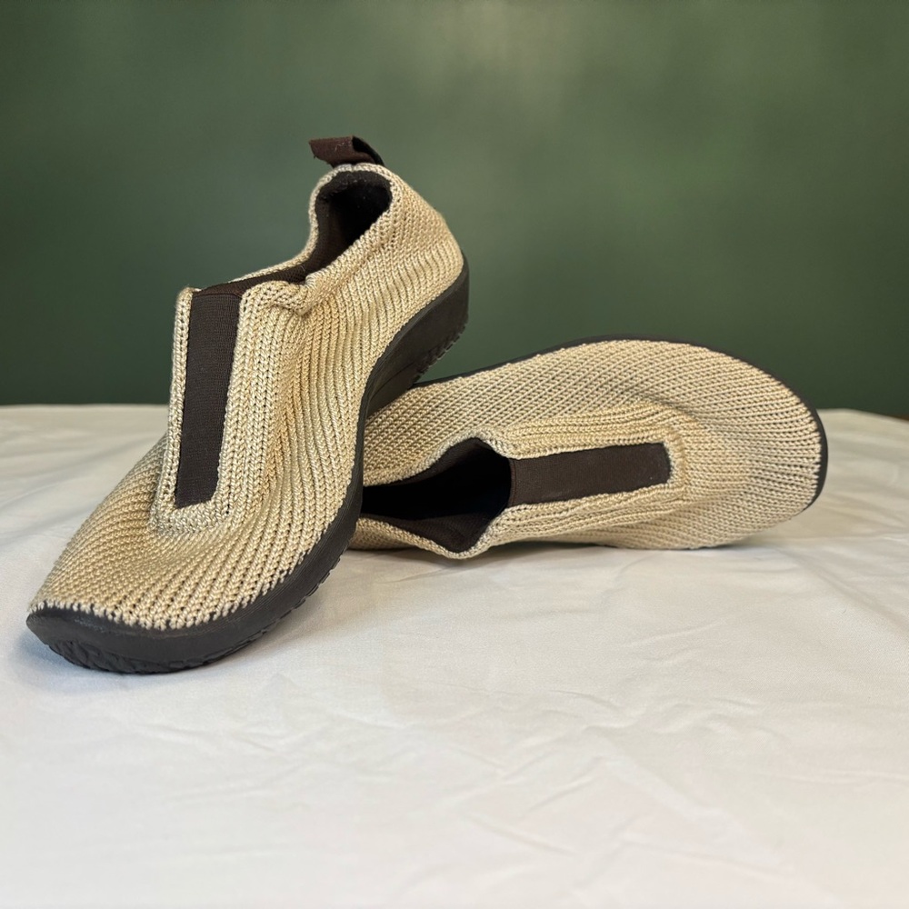 Ladies Arcopedico Tan Knit Slip-On Comfort Shoes Size 38 US 7.5 Easy Fit